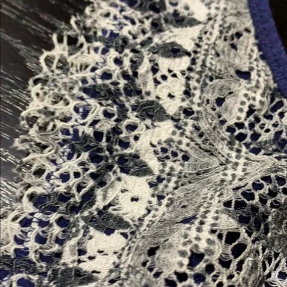 NWOT Victoria’s Secret lace plunge bralette - Picture 7 of 8